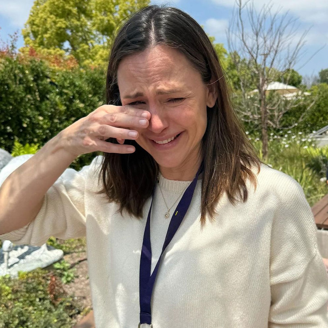 Jennifer Garner Gets Support From Celebs After Daughter’s Graduation Jennifer Garner Gets Support From Celebs After Daughter’s Graduation